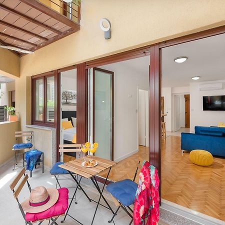 Apartments And Rooms Daisy สปลิท ภายนอก รูปภาพ