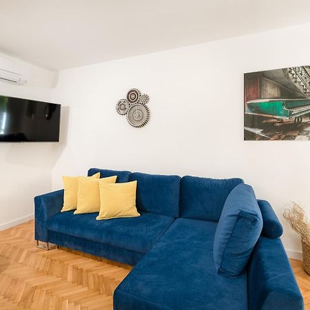 Apartments And Rooms Daisy สปลิท ภายนอก รูปภาพ