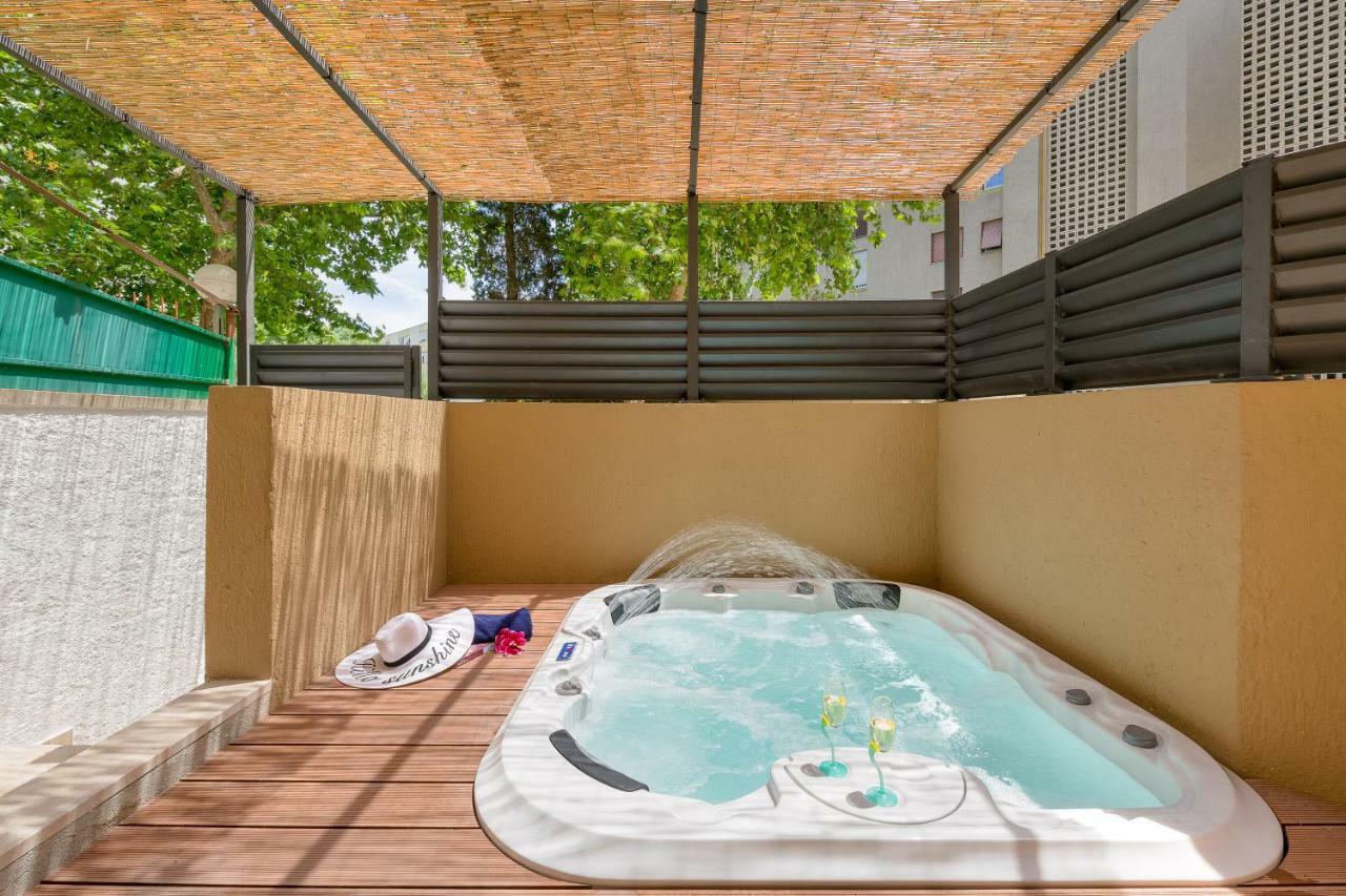 Apartments And Rooms Daisy สปลิท ภายนอก รูปภาพ