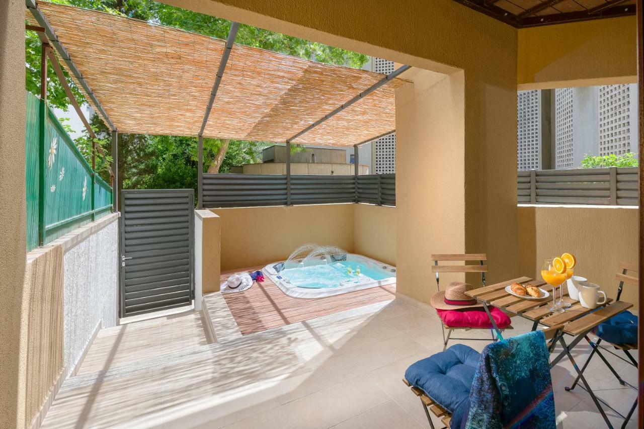 Apartments And Rooms Daisy สปลิท ภายนอก รูปภาพ