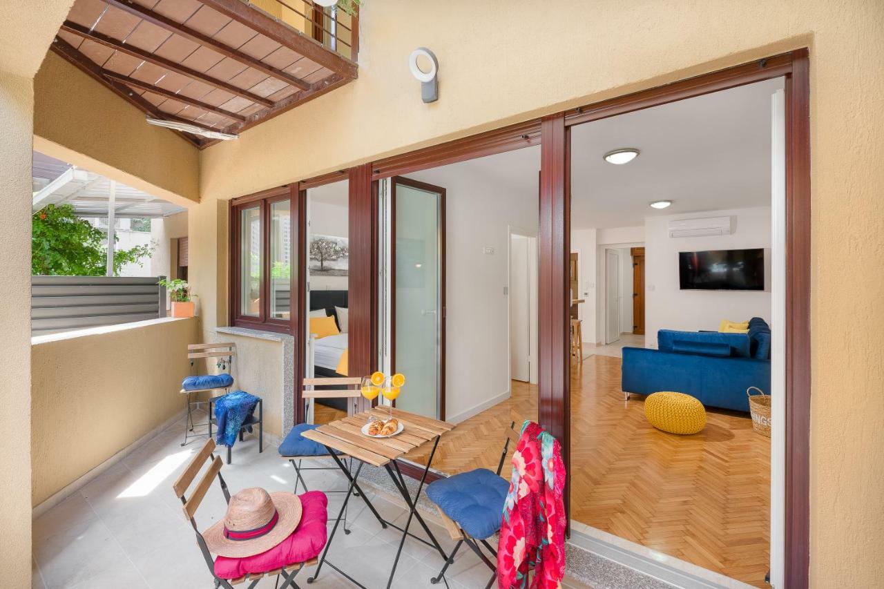 Apartments And Rooms Daisy สปลิท ภายนอก รูปภาพ