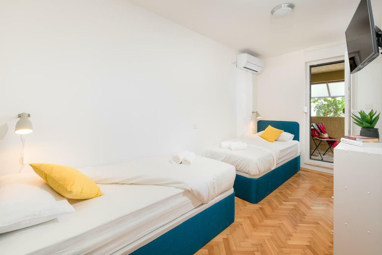 Apartments And Rooms Daisy สปลิท ภายนอก รูปภาพ
